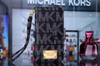 Луксозен кожен калъф тефтер стойка с клипс и визитник Michael Kors за Apple Iphone 5 / Apple iPhone 5s / Apple iPhone SE черен